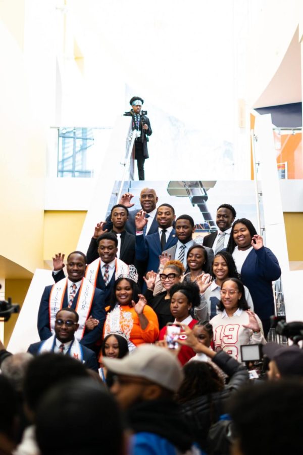 Magic Johnson with members of the student government association | February 20, 2023.