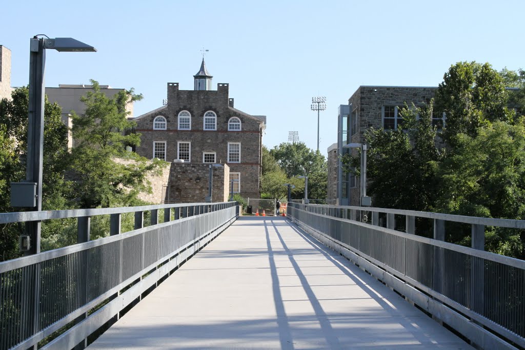 Morgan closes Communications Bridge connecting North and South campus, students to use alternative routes