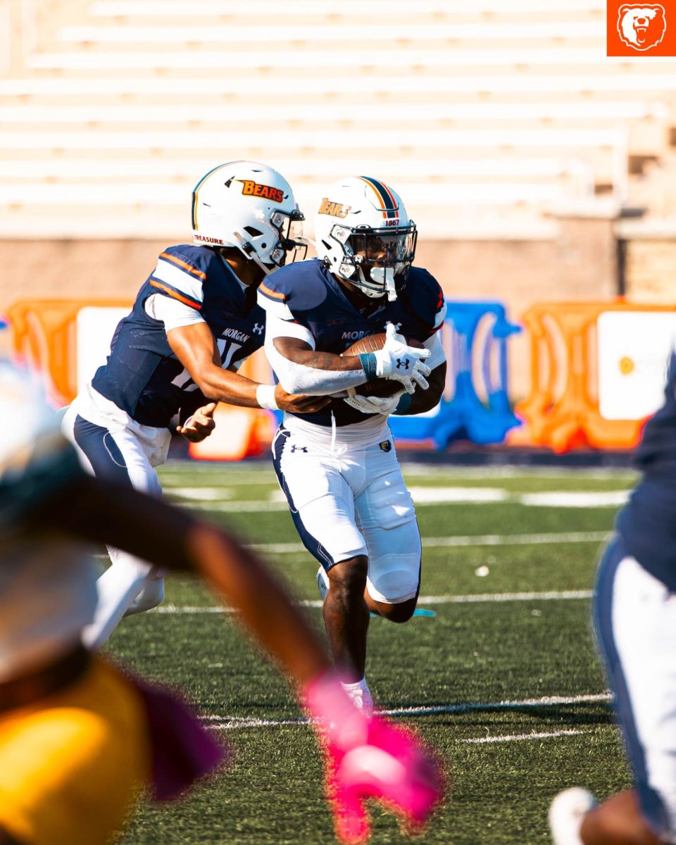 Myles Miree taking a handoff from Deuce Taylor