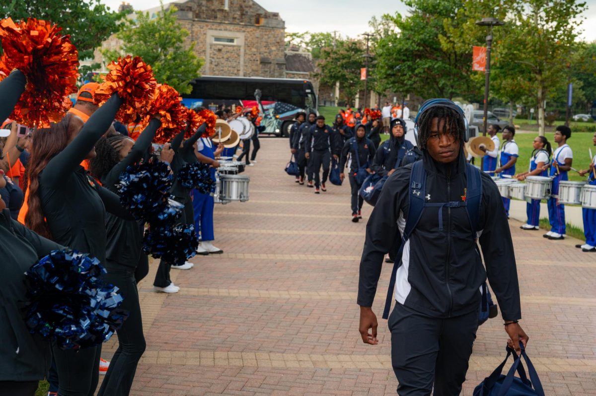 Bears’ Collins Jr. sidelined with ankle injury against Georgetown