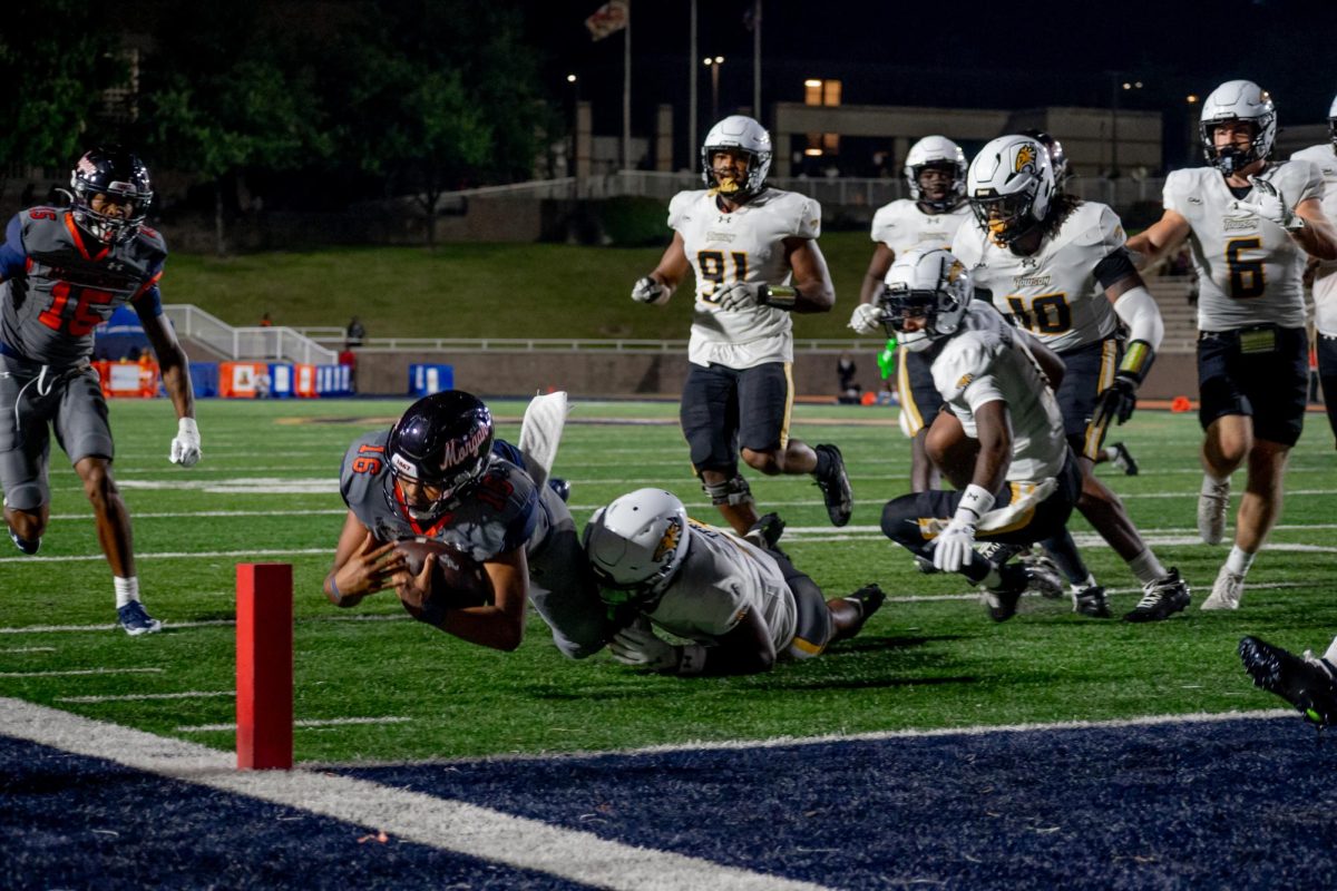 Kobe Muasau runs for 13 yards and a first down.